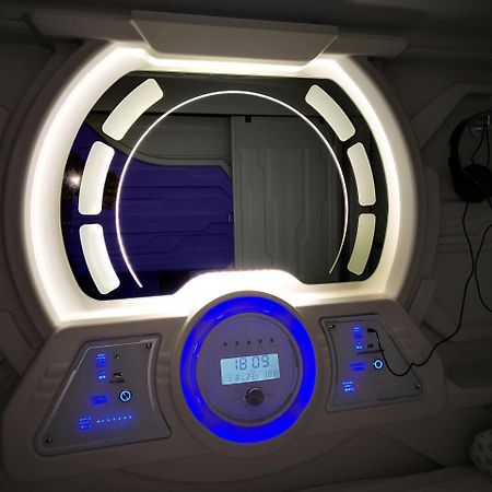 The Capsule Hotel Коломбо Екстериор снимка